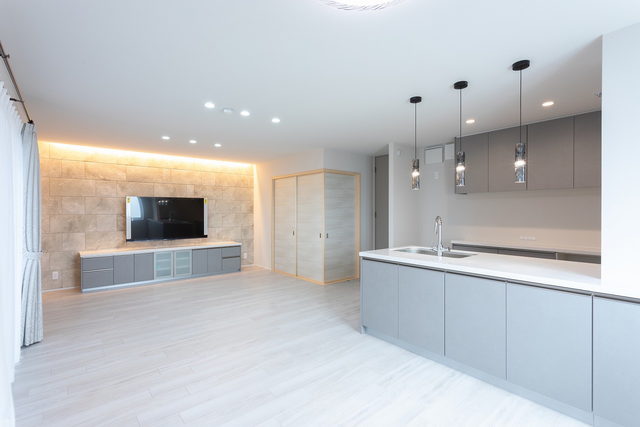 店舗兼住居のビル3階部分を住居としてリノベーション