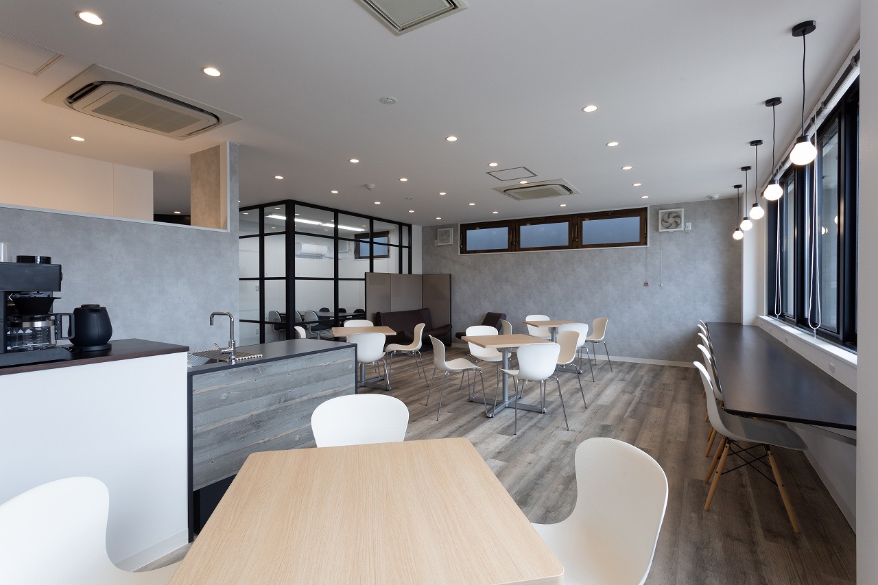 透明な境界線で創る、ナチュラルなオフィス&スタジオ