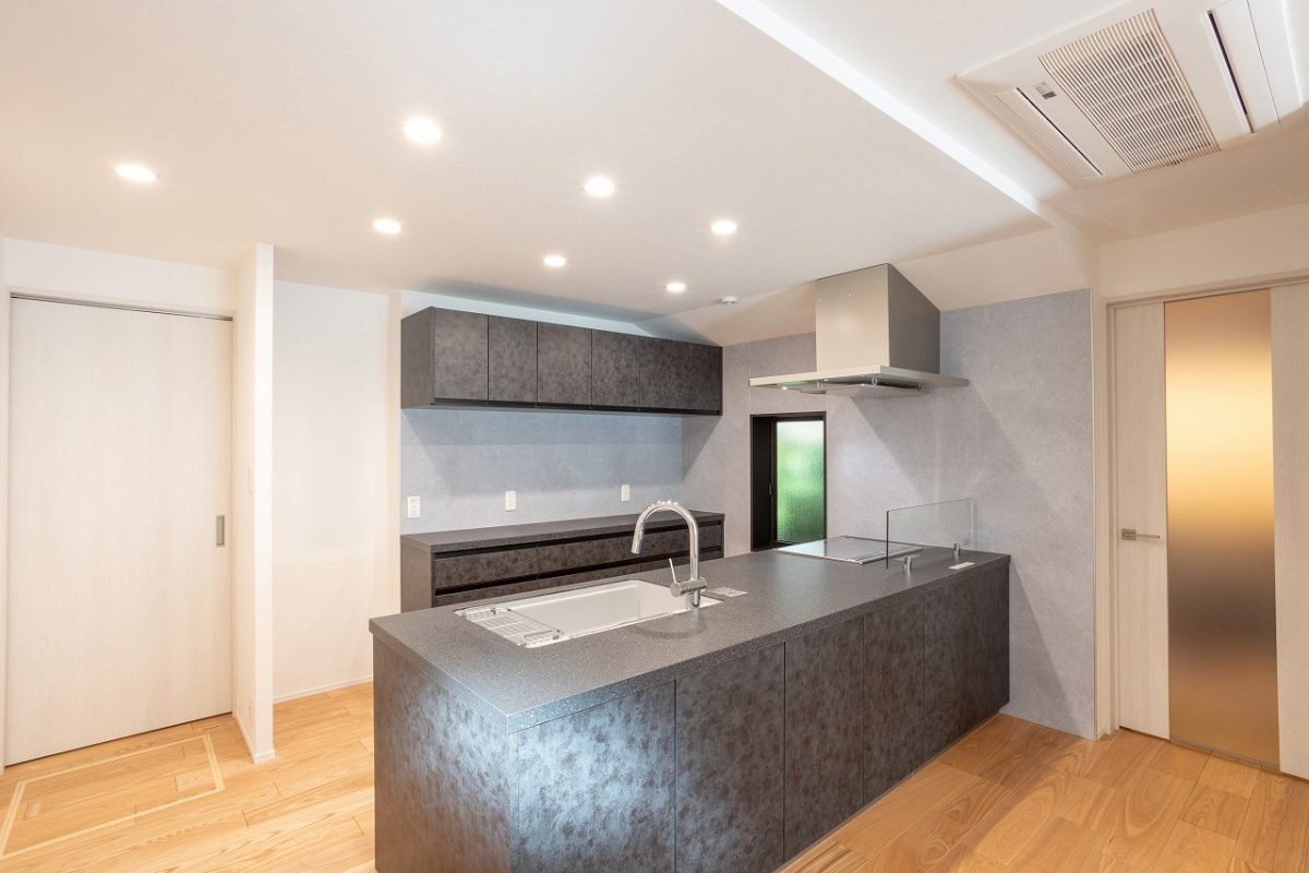 和風建築の素材が息づくシンプルで洗練された空間