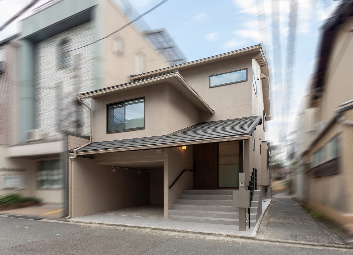 外部ポーチと階段をやり替え、手摺も新設し安全に登りやすい階段へ。