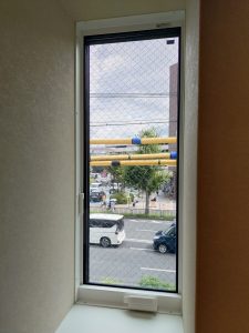 縦すべり出し窓1