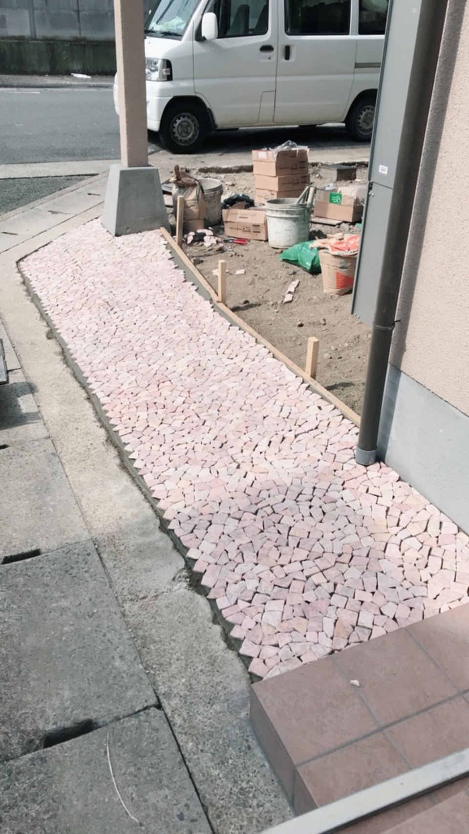 モザイクタイルを敷き詰める